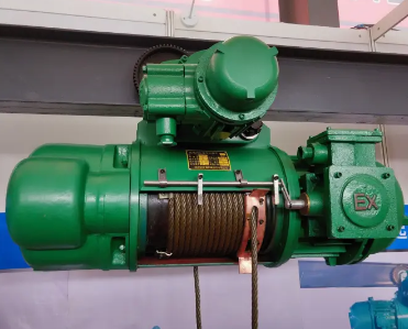 印刷廠用防爆電動葫蘆吊運待維修設備